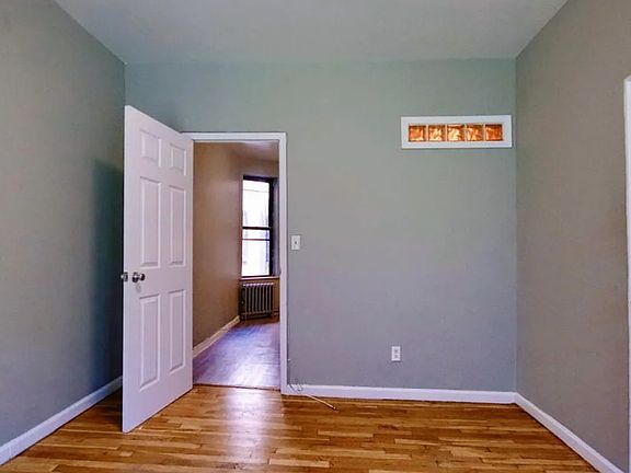 4th image of 622 E 11th St APT 20