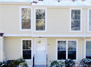 219 Weaver St APT 21D, Greenwich, CT 06831