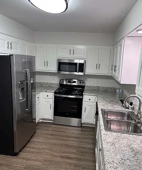 906 McCay Ave — Photo 2
