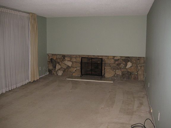5th image of 647 Fairmont Dr