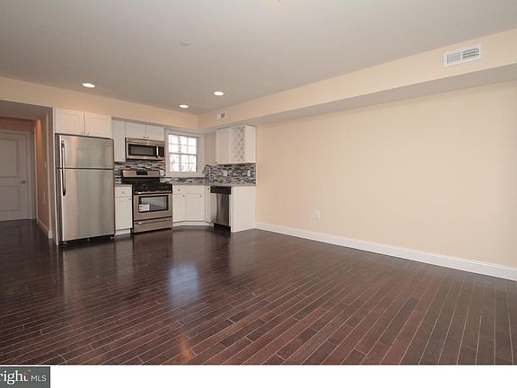 3rd image of 1014 E Moyamensing Ave #3