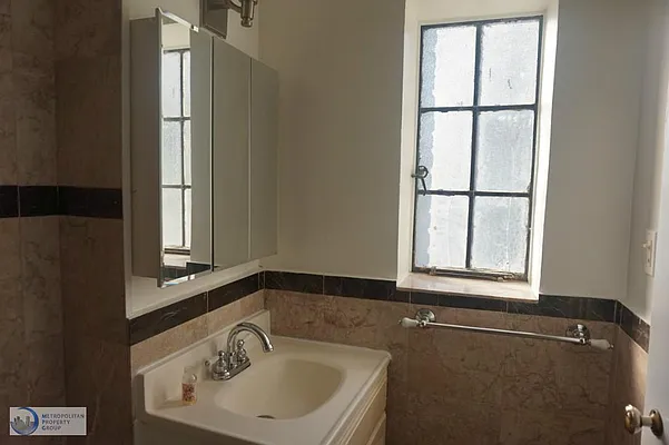 Rented by Metropolitan Property Group | media 32