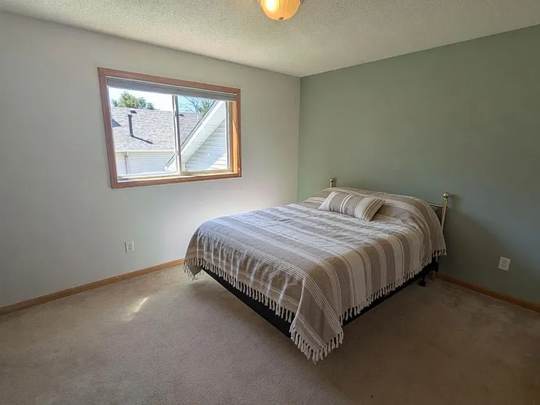 1002 3rd Ave SW — Photo 4