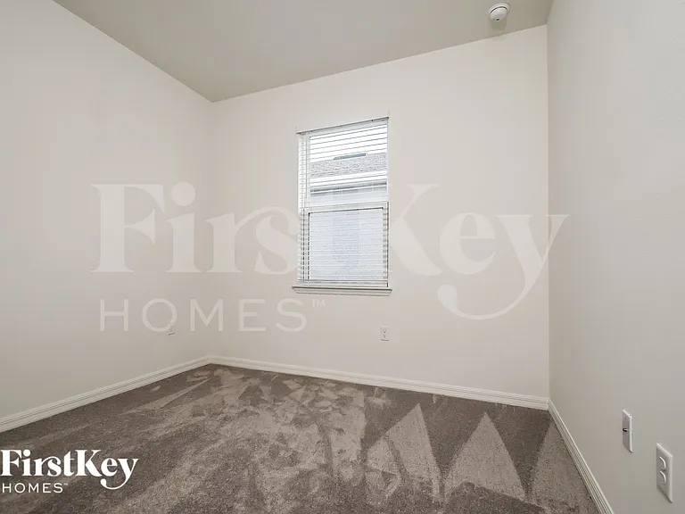 217 Windsor Reserve Dr — Photo 15