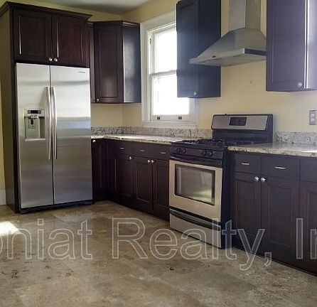 4th image of 1535 2nd St #Seco1535