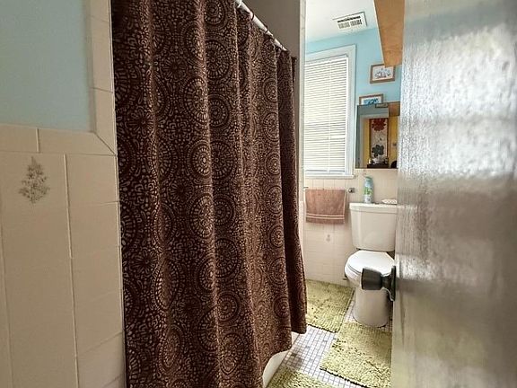 2nd image of 1028 Sheridan Ave #4