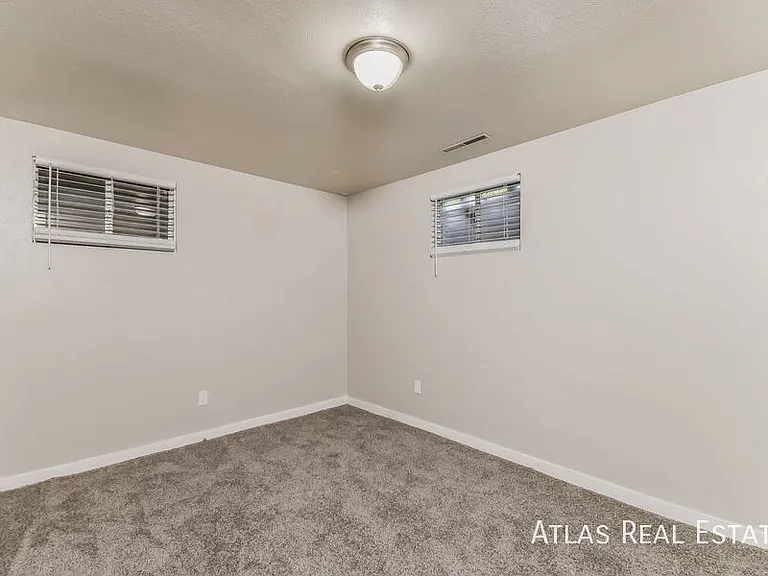 49 S Roosevelt St — Photo 13