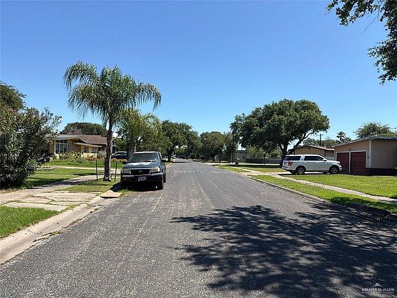 2nd image of 430 Canterbury Dr
