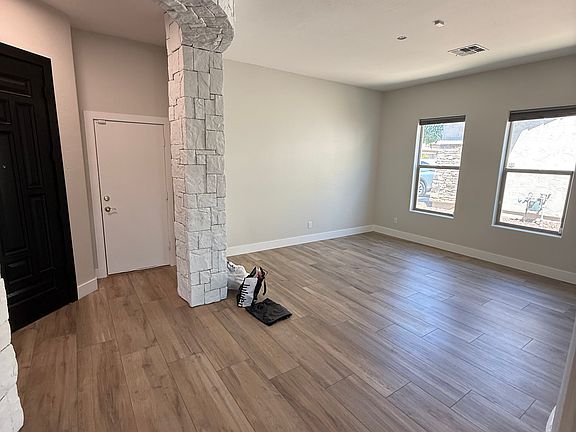 2nd image of 733 E Torrey Pines Pl