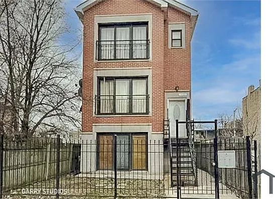 3 bed, 1300 sqft, $1,950 — Photo 1