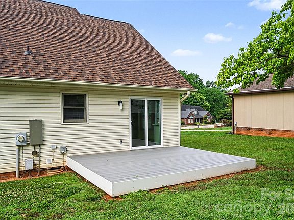 3rd image of 608 Azalea Ln