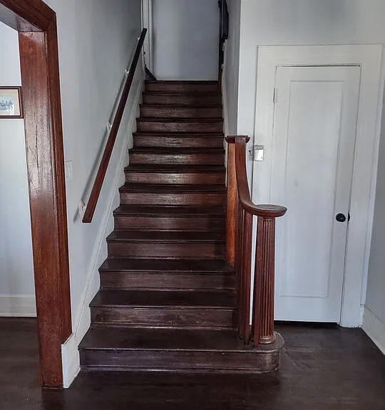 2142 S Victoria Ave — Photo 2