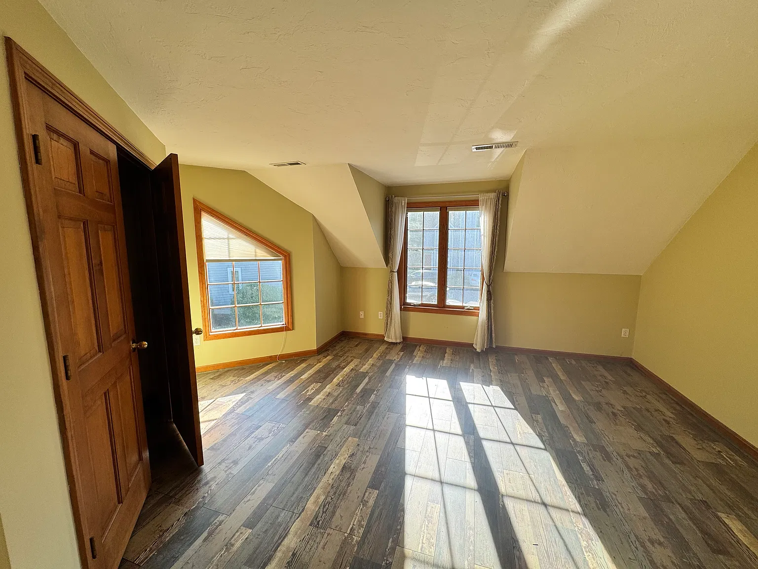 2 bed, 1.5 bath, 1152 sqft, $2,500 — Photo 3