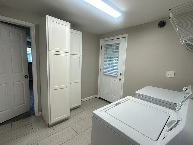 8032 Lexington Dr — Photo 6