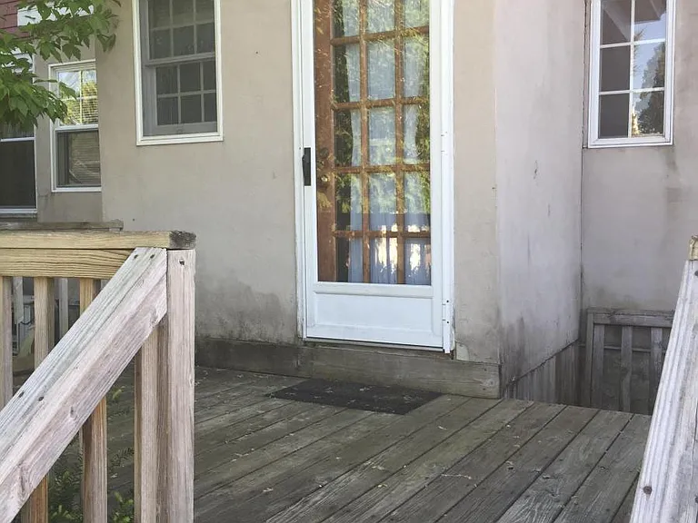 105 E Linden St — Photo 2