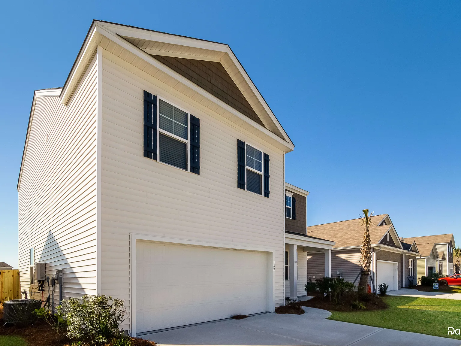 4 bed, 2.5 bath, 2340 sqft, $2,635 — Photo 2