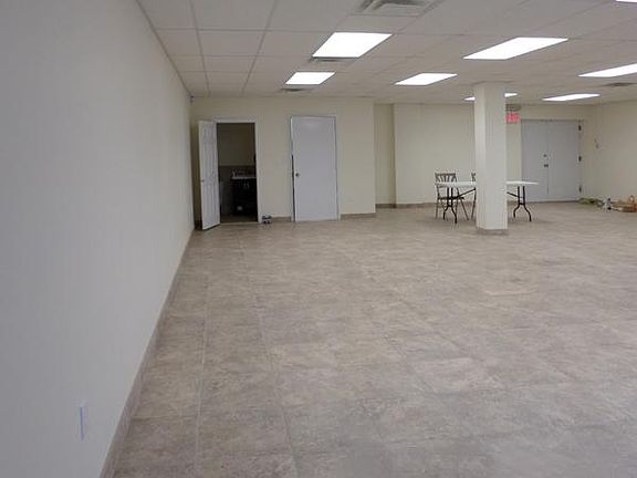 3rd image of 470 Midland Ave