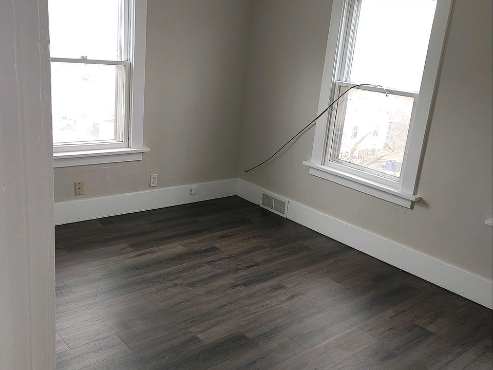 1st image of 1606 E 12th St #1/2