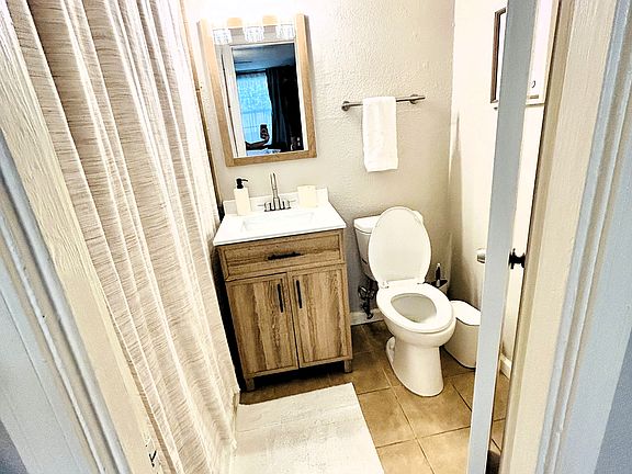 5th image of 1712 W Main St APT 4