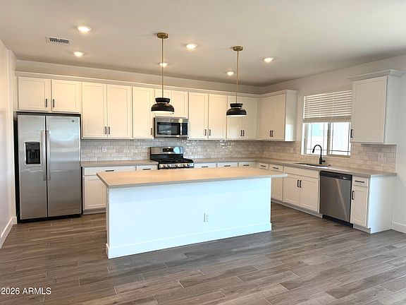 4th image of 817 W Sparrow Drive