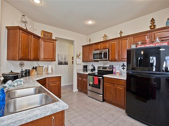 3rd image of 851 Meadowridge Ct
