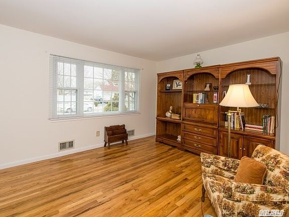 3rd image of 151 Charter Oaks Ave