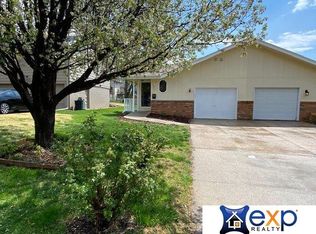 5817 Spring St, Omaha, NE 68106