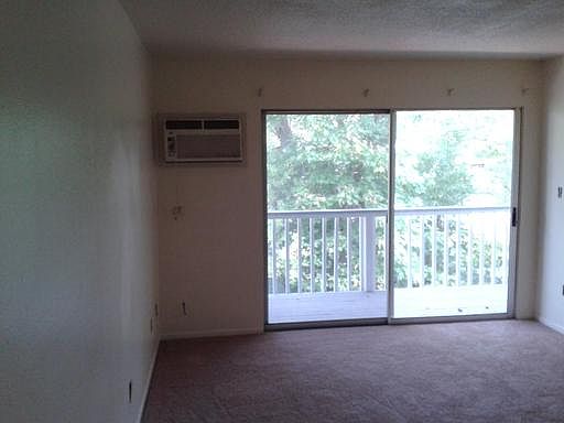 3rd image of 1665 Siskiyou Blvd APT 202