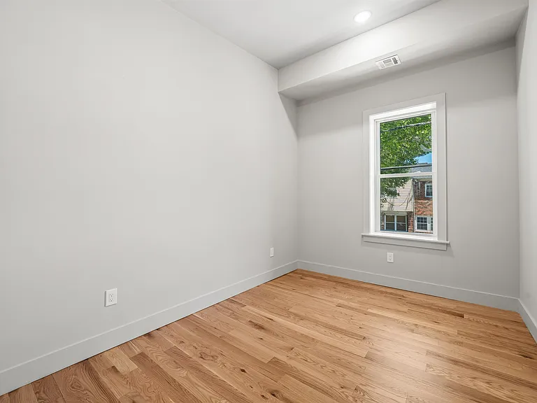424 Woodlawn Ave #2 — Photo 9