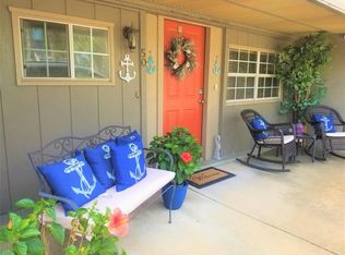 50 Harbor Cir, Tiki Island, TX 77554