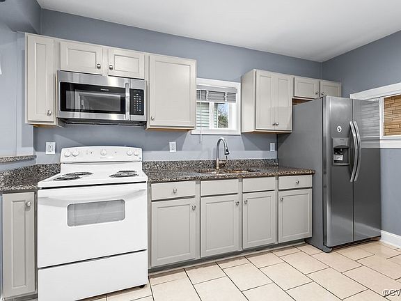 4th image of 2406 Halifax Ave