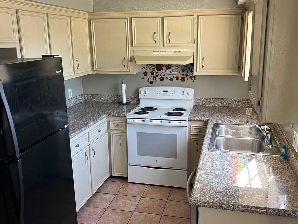 1st image of 40459 W Hernandez Ave APT 3