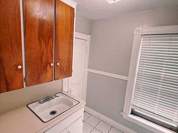 3rd image of 124 Union Ave NE #2