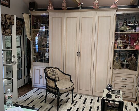 4th image of 1145 N Poinsettia Pl