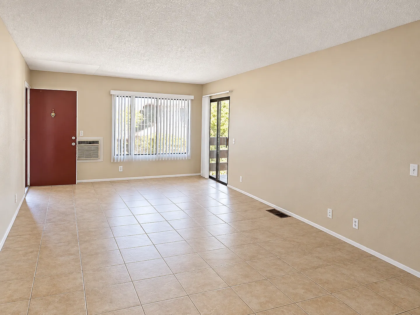 Large two bedroom condo in San Marcos — Photo 4