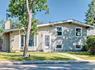 129 NW Glenpatrick Dr SW, Calgary, AB T3E4L7