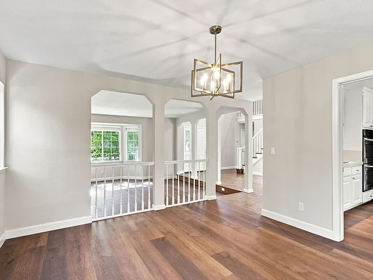 749 Glenborough Dr — Photo 8
