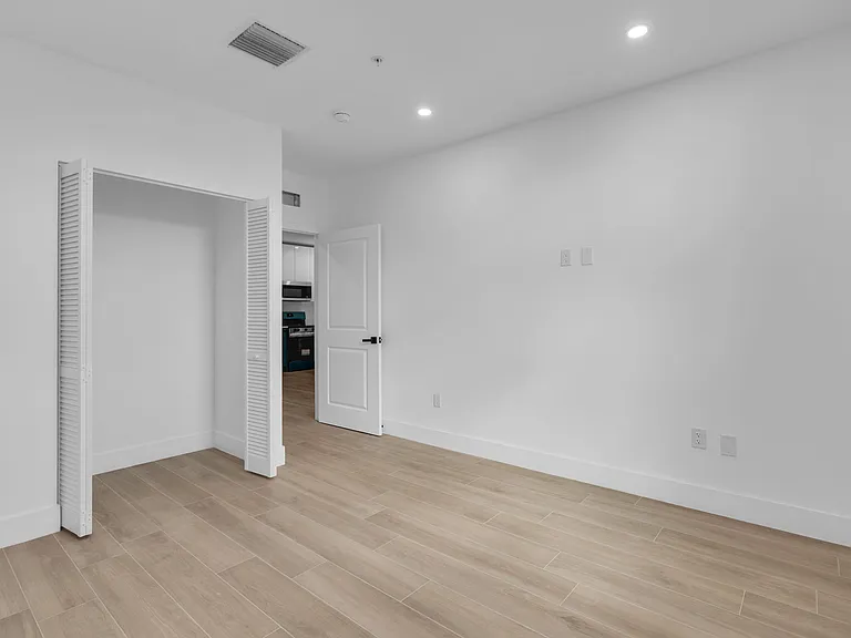 1037 NW 2nd St #3C — Photo 27