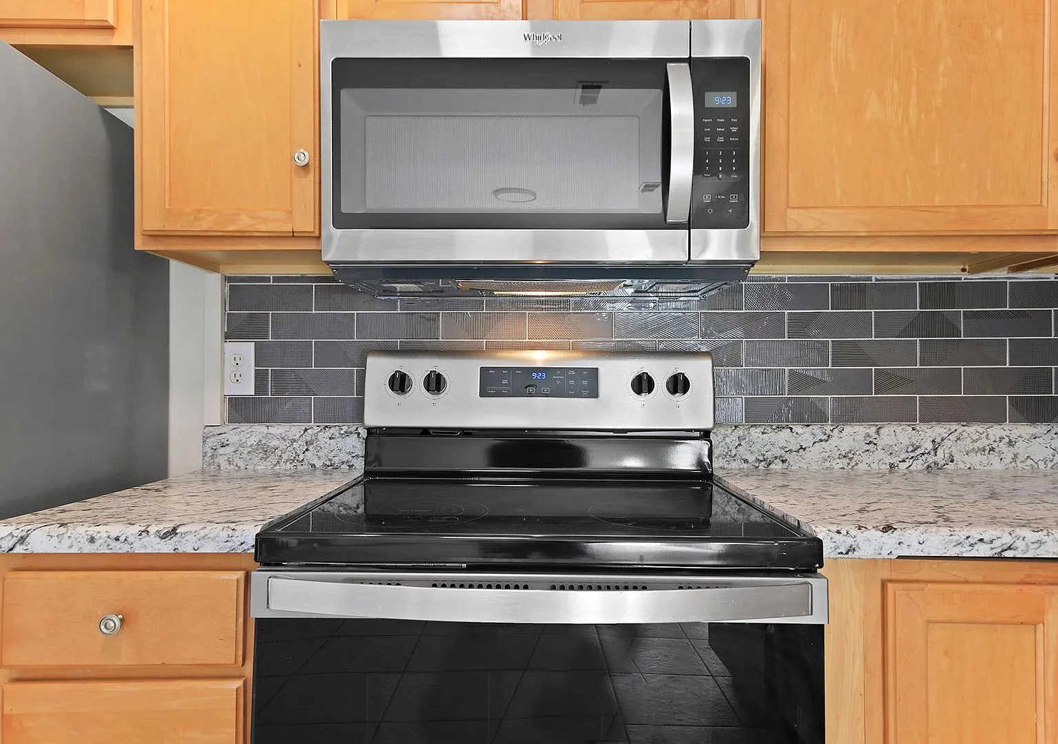 2 bed, 1.5 bath, 1100 sqft, $1,400 — Photo 3