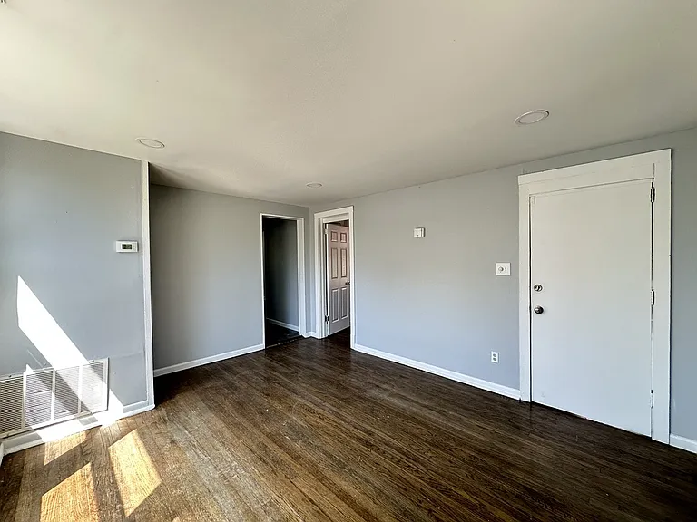 2704 E 77th St #3 — Photo 9