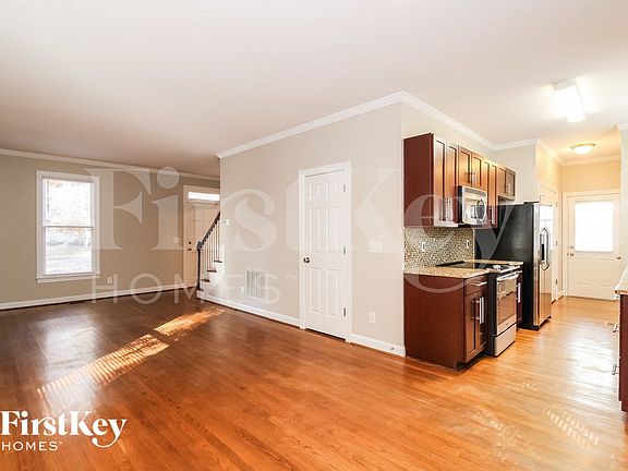 3rd image of 1909 Fernwood Dr