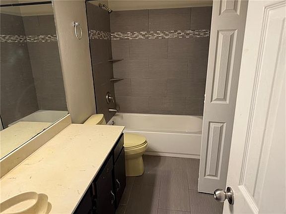 4th image of 2717 Laurie Ln