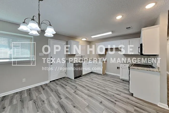 709 Stonebrooke Dr — Photo 6