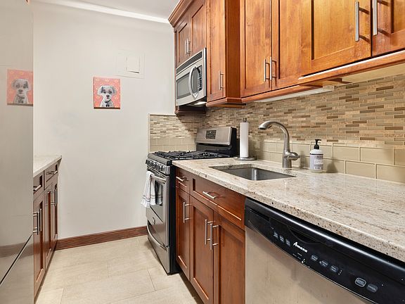 3rd image of 10 W 15th St APT 716
