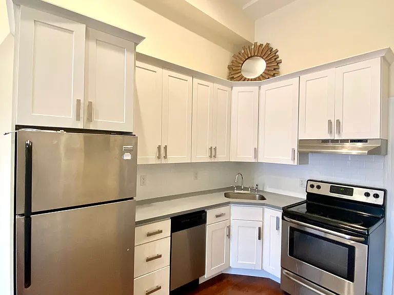 40 W 119th St #Penthouse 7 — Photo 2