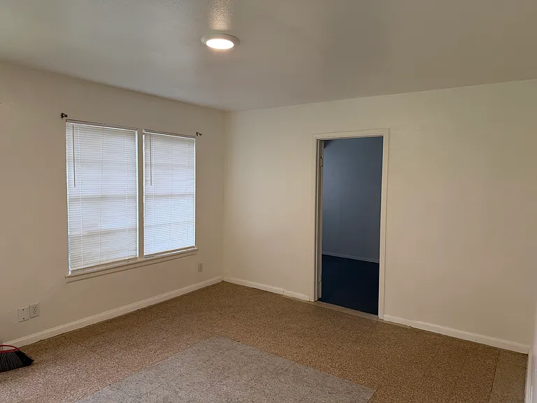 7911 Airlift Ave — Photo 4