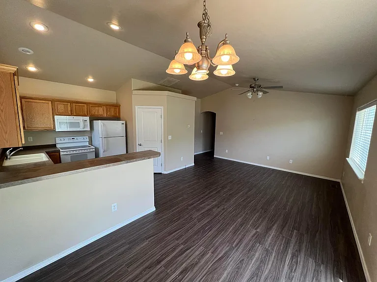 625 Gimlet Dr — Photo 4