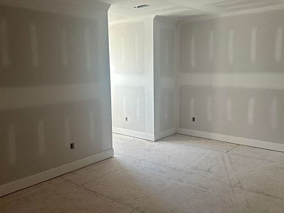 5th image of 2828 Spears Rd