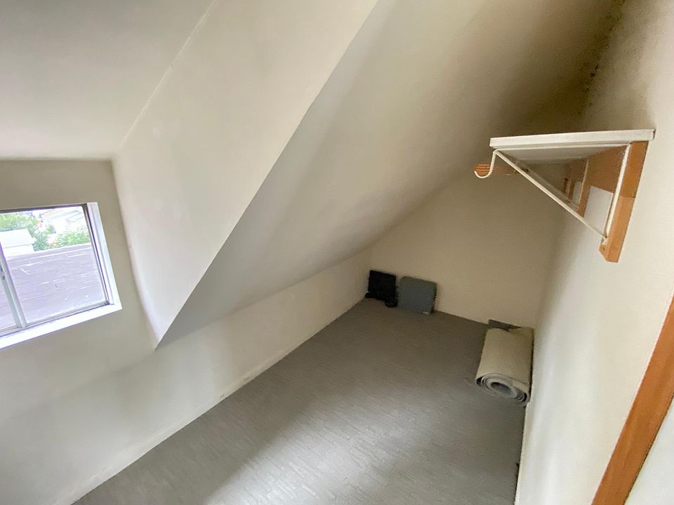 1st image of 240 Little St
