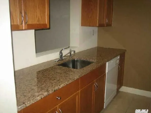 130 Post Ave, Westbury, NY 11590